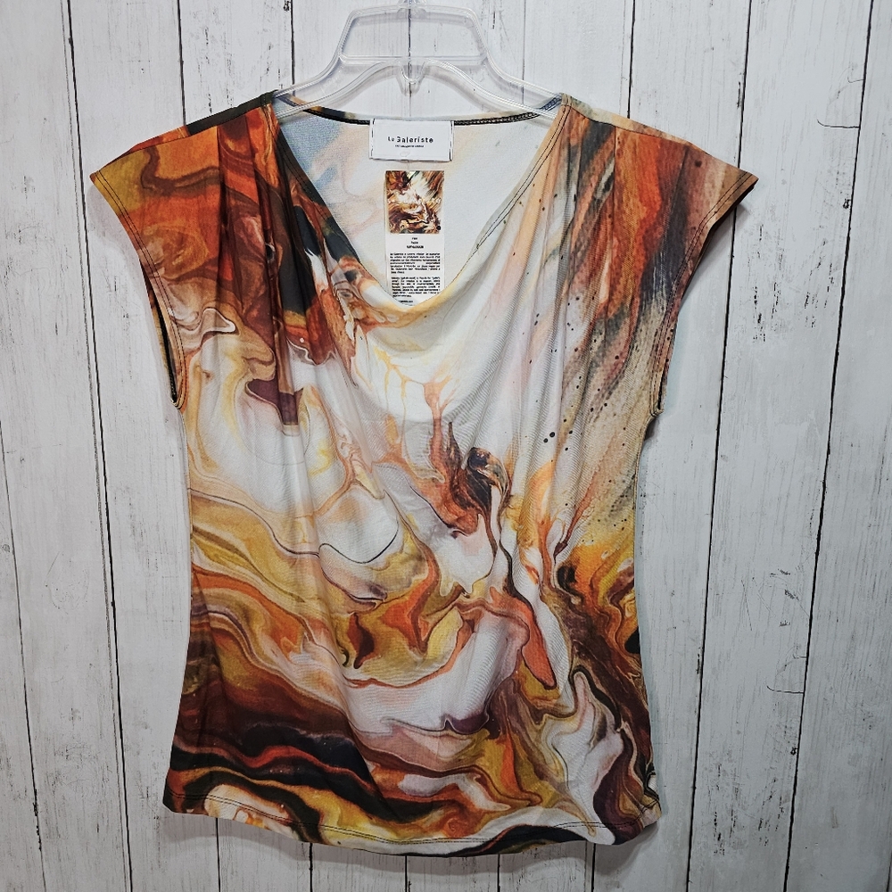 NWT Le Galeriste Canada "Fire" By Ruth Lorain Cap Sleeve Knit Shirt Size Medium.